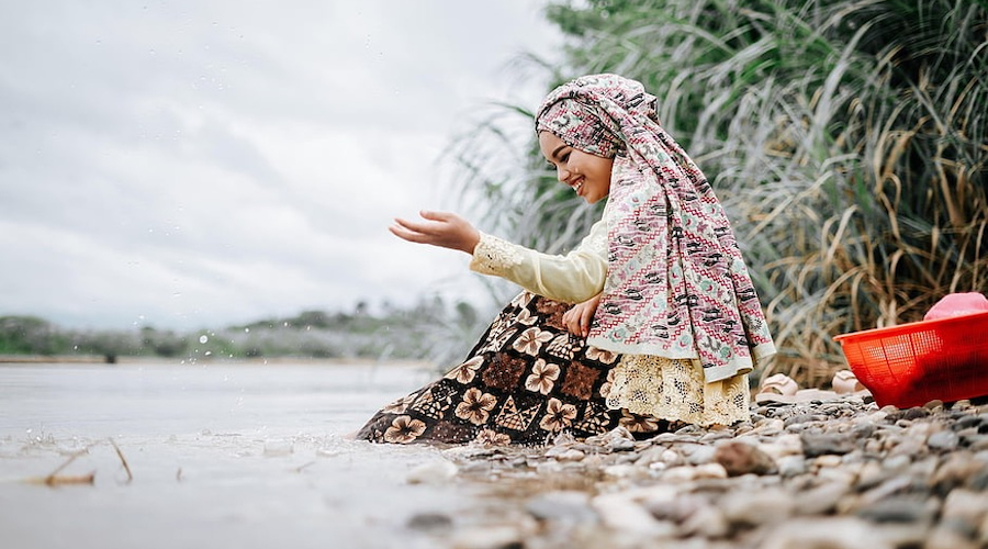 A pro-environmental democracy affirms the rights of nature, the forests, and rivers. (Photo: PXBarn)